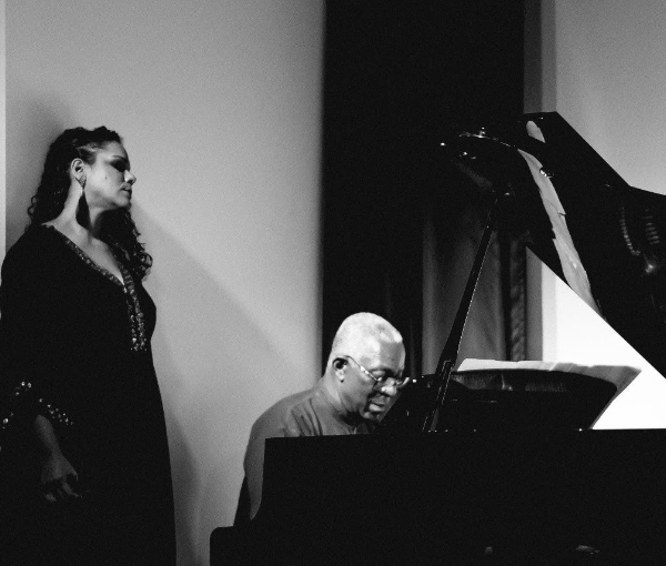 Júlia Ribas e Nestor Lombida - Um cantinho, um piano, uma voz - 